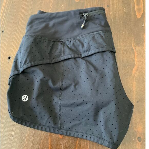 Lululemon Speed Short (Perforated 2.5") size 4 - Picture 4 of 8